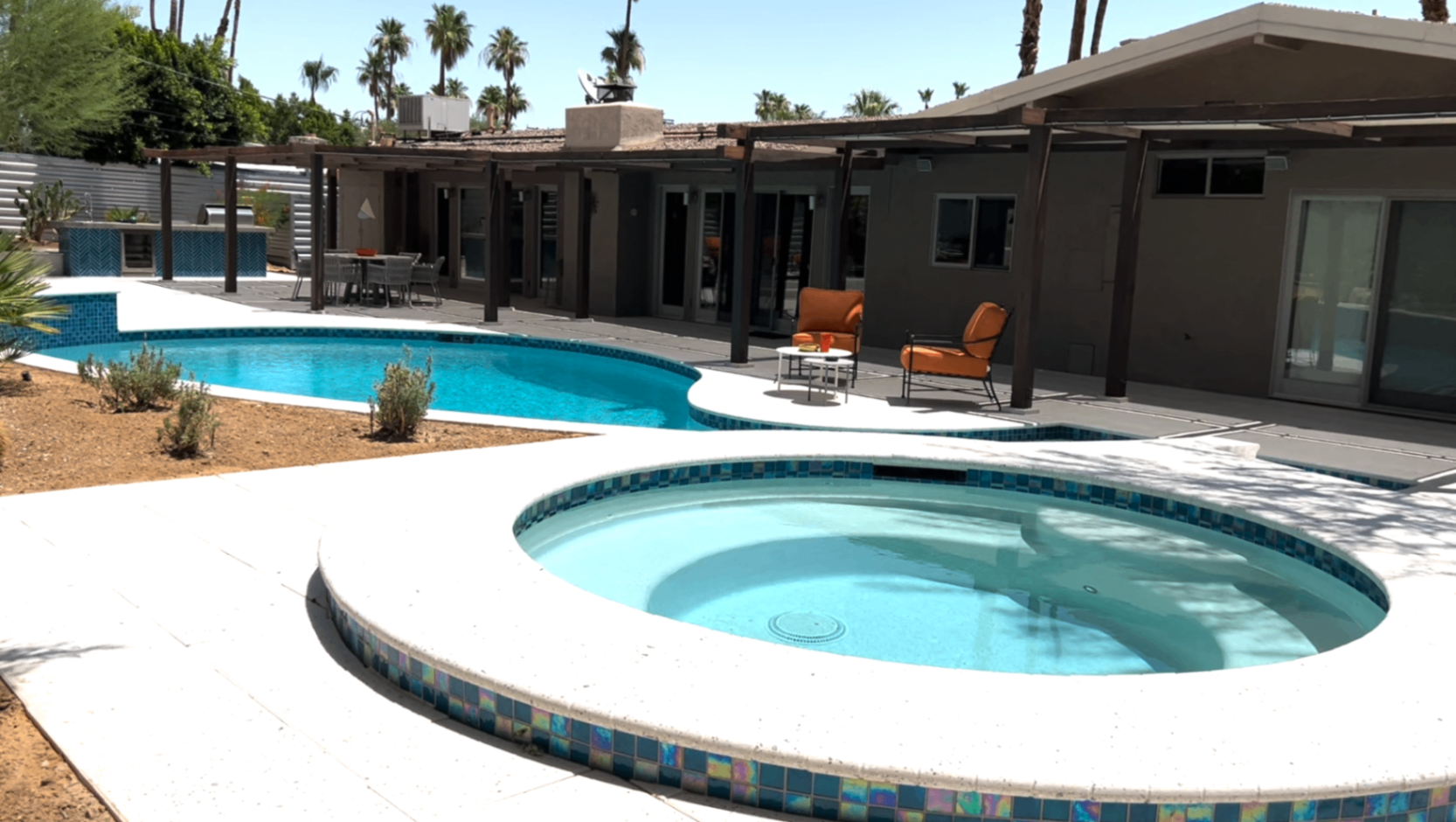Freeform Pool & Round Spa